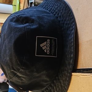Adidas black bucket hat